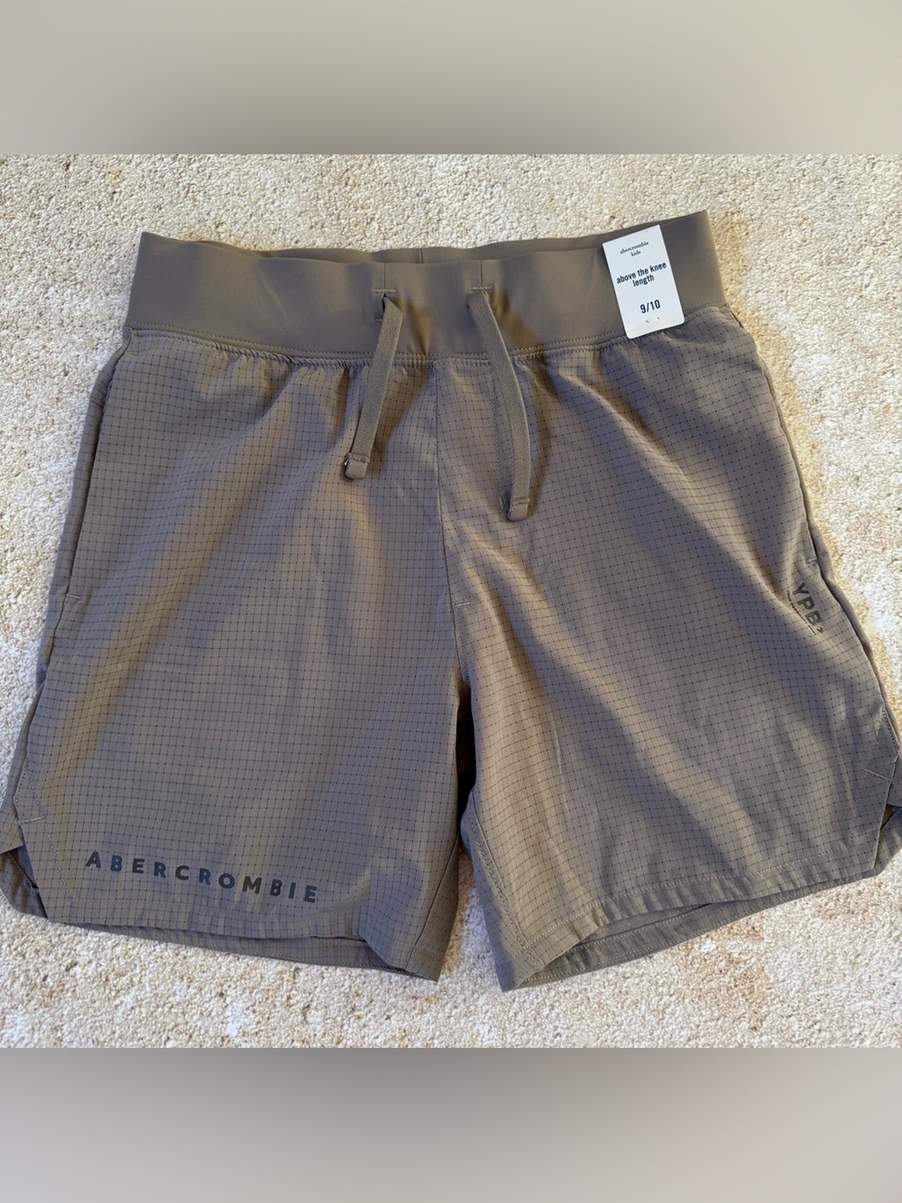 NWTs Abercrombie Kids YPB Active Neutral Brown Grid Shorts 9/10